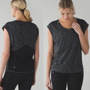 LULULEMON GET SWEAT TEE SHIRT HEATHERED BLACK / BLACK 8